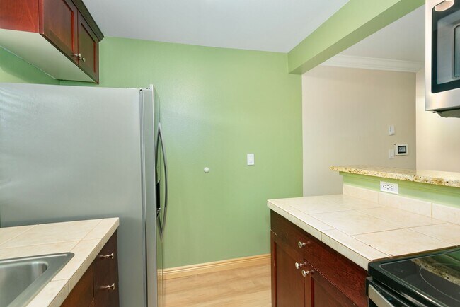 Building Photo - Cozy 2 bedroom, 2 bathroom condo- Federal Way Area