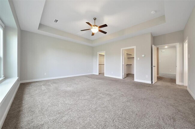Building Photo - 18323 Parkview Point Dr