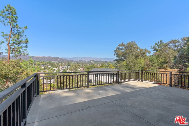 Building Photo - 1404 Oak Grove Dr