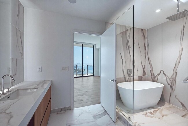 Building Photo - 1400 Biscayne Blvd
