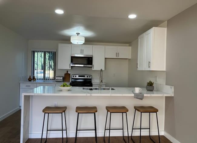 Building Photo - Remodeled 1 Bedroom Unit in the City of Orange