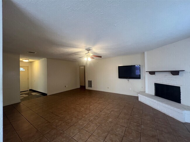 Building Photo - 7026 Lacy Hill Dr