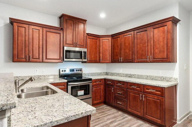 Building Photo - 918 Shady Ln