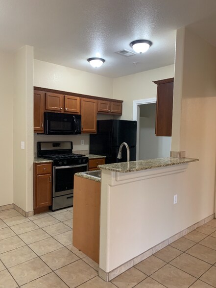 Building Photo - 6325 Reynolds Dr