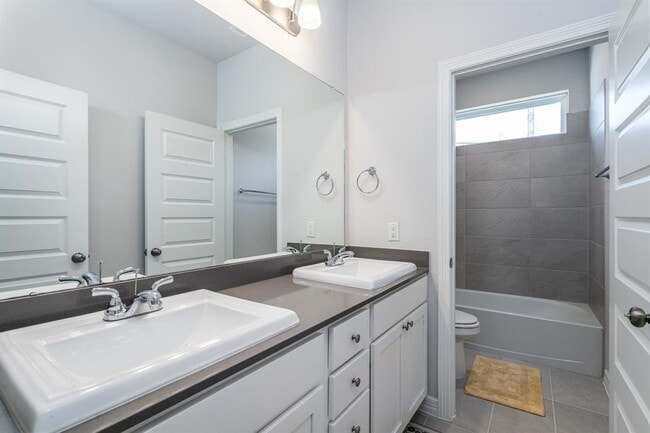 Building Photo - 25803 Rippey Gln Dr