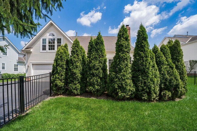 Building Photo - 7179 Fernridge Dr