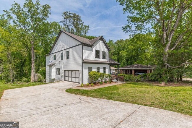 Building Photo - 1410 Eastland Rd SE