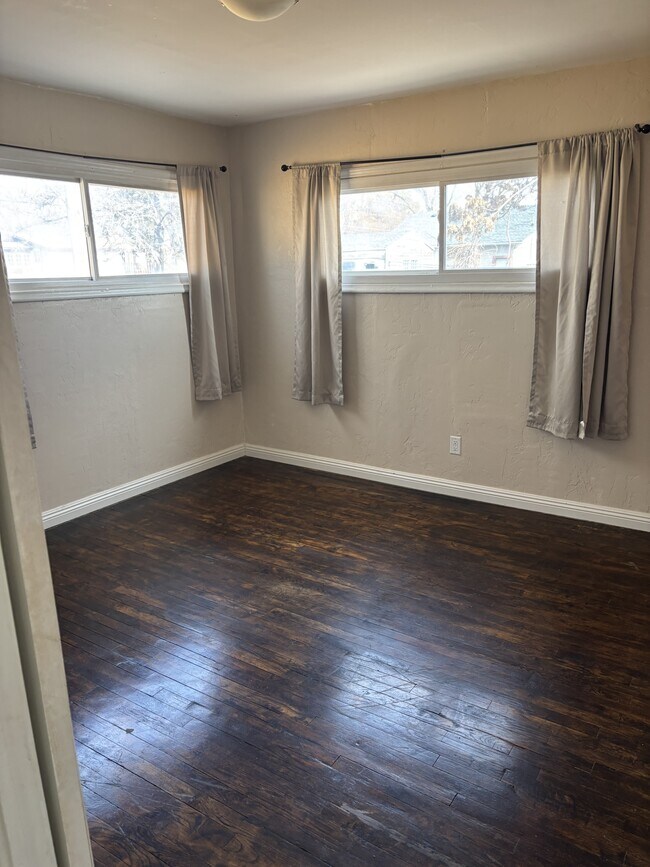 Building Photo - 394 Warren Ave