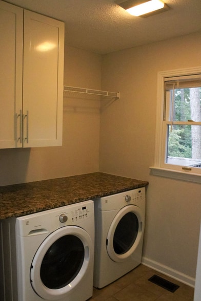 Building Photo - 722 Chelsea Dr