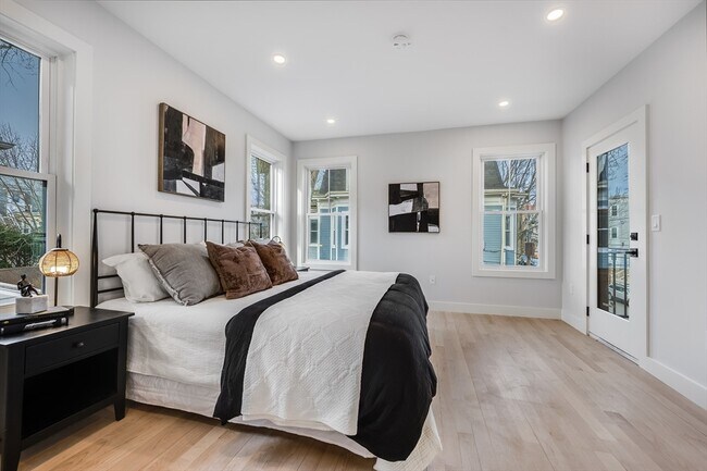 Building Photo - 317 Pearl St