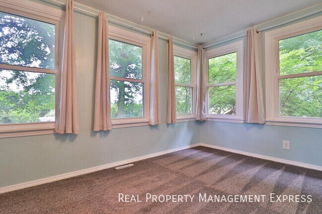 Building Photo - 47704 E 69th St