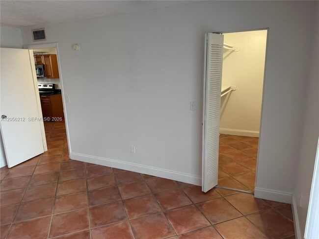Building Photo - 1801 S Treasure Dr