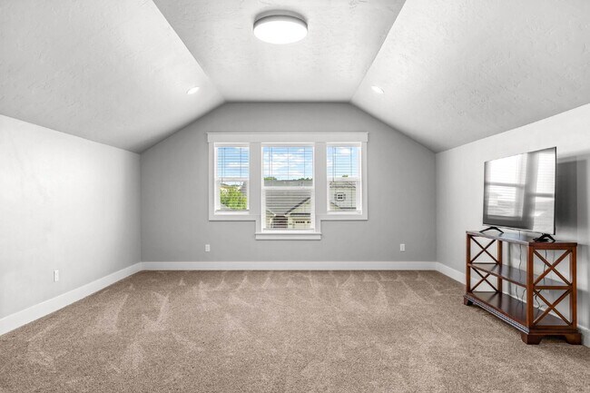 Building Photo - Beautiful split bedroom floorplan in the Sky Mesa Community!