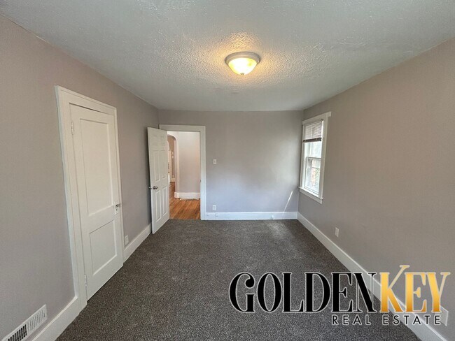Building Photo - 15745 Cherrylawn St