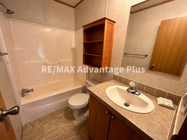 Building Photo - Affordable 3-Bedroom with Master Suite and Private Setting!