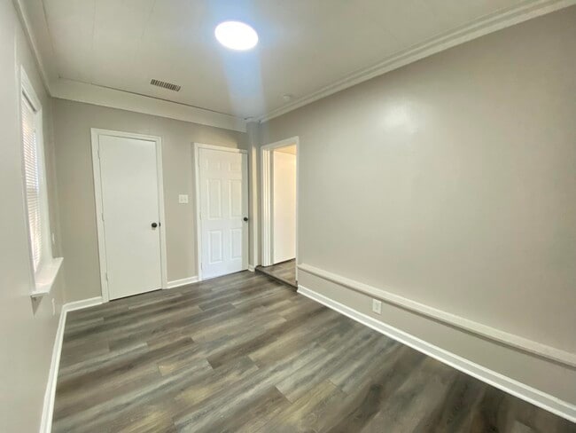 Building Photo - 2140 Silverdale Rd