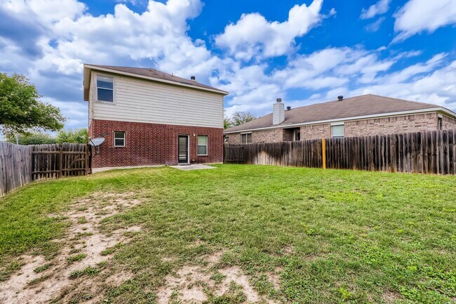 Building Photo - Less than 7 miles from Randolph AFB! Lawn care included!