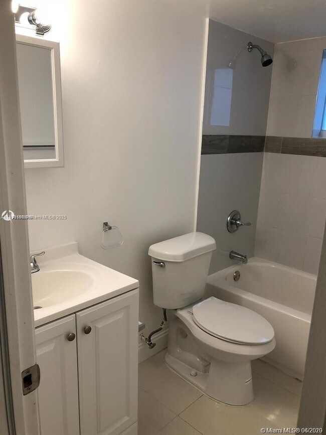 Building Photo - 1479 NW 16th St