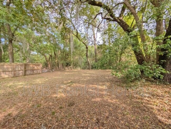 Building Photo - 217 E 48th St