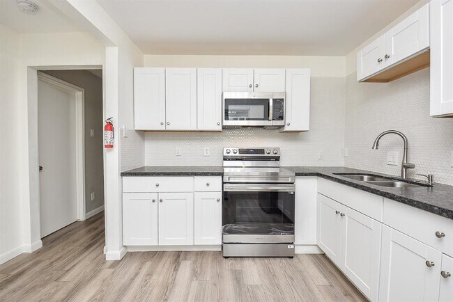 Building Photo - 3710 Dreyfus St