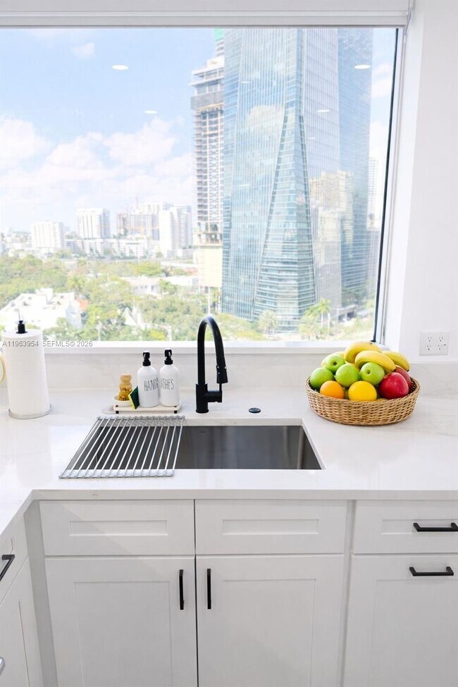 Building Photo - 1541 Brickell Ave