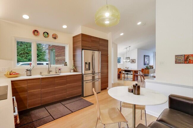 Building Photo - 321 Ferndale Rd