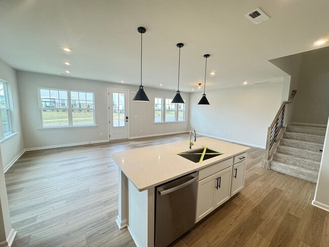 Building Photo - Built in 2024 End Unit with very convenien...