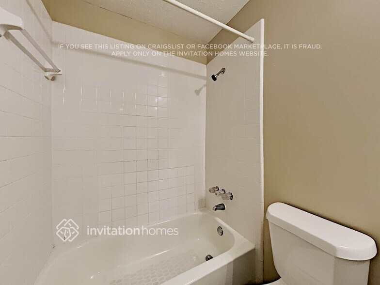 Building Photo - 3925 Riversong Dr NW