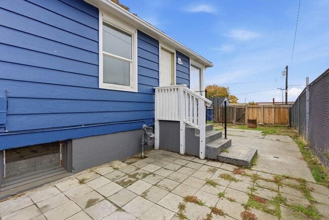 Building Photo - Charming 4 Bed, 2 Bath w/ Garage! *HOLIDAY SPECIAL: $1,000 OFF!*
