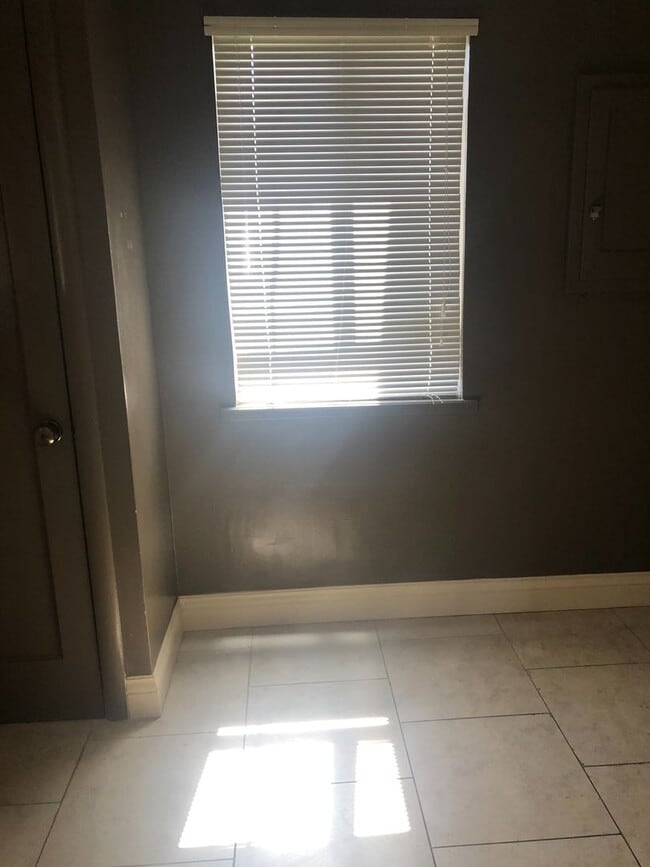 Building Photo - Cute Sacramento Home - Photos Coming Soon