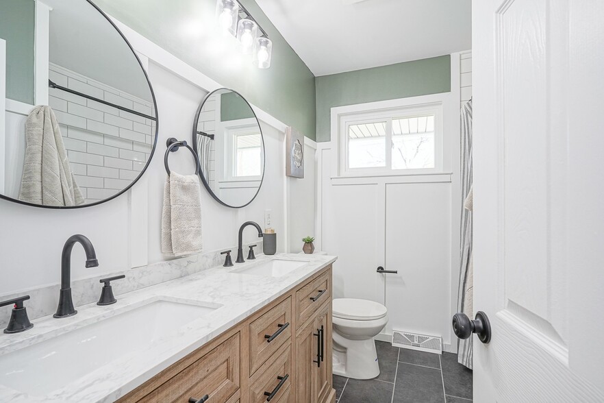 Building Photo - 311 Oakwood Dr