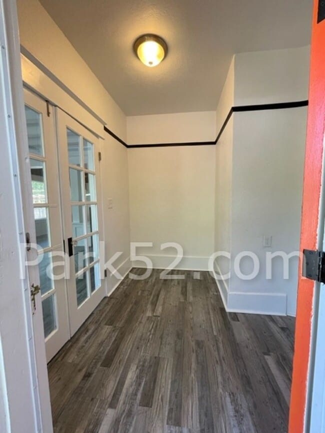 Building Photo - 1406 S 6th Ave