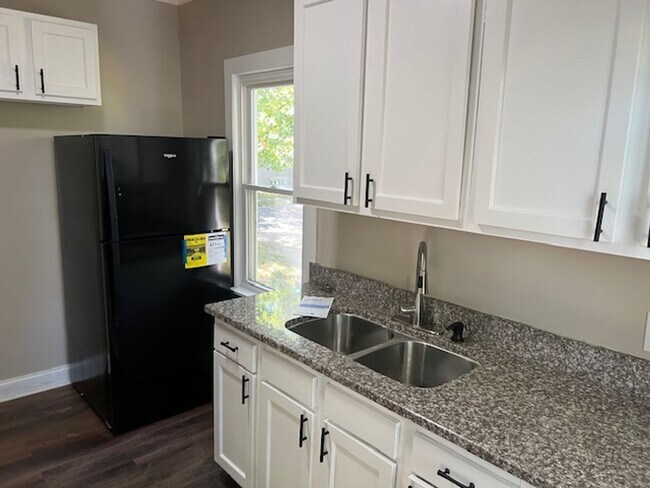 Building Photo - ? Cozy 3-Bedroom Home with Modern Updates & Spacious Yard + bonus office in Akron ?