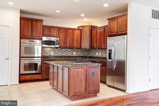 Building Photo - 42639 Chisholm Dr