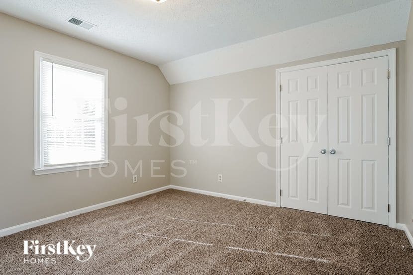 Building Photo - 6700 River Hills Dr