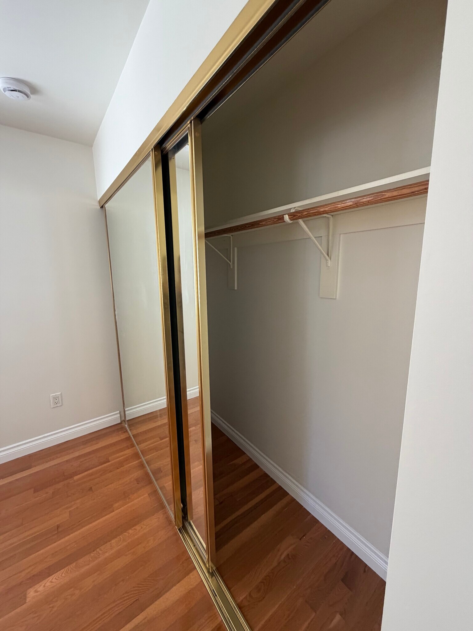 Closet - 1513 N Altadena Dr