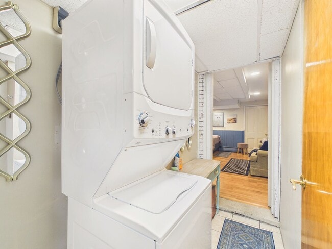 Building Photo - 260 North St