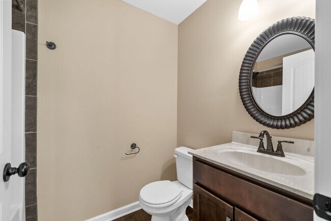 Building Photo - 161 Center Pointe Dr