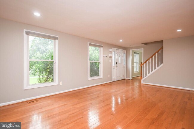 Building Photo - 9627 Locust Hill Dr