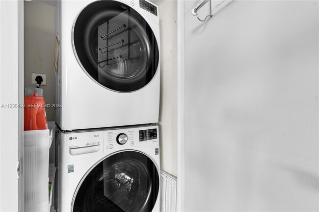 Building Photo - 1830 S Ocean Dr