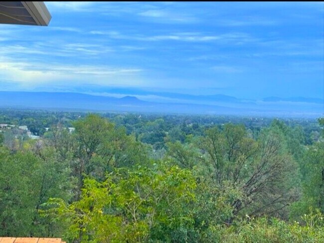 Building Photo - This Anderson Home is a Must See! Amazing Views of Lassen!