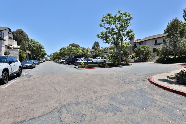 Building Photo - La Jolla Townhome with Garage & Private Deck