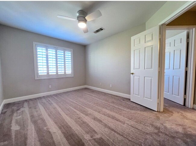 Building Photo - 4 bedroom Southwest Valley Charmer! Easy d...