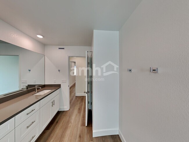 Building Photo - 10389 Bishops Cap Street