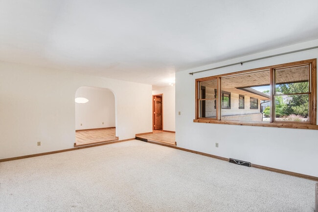 Building Photo - 5240 Sun Dial Pl