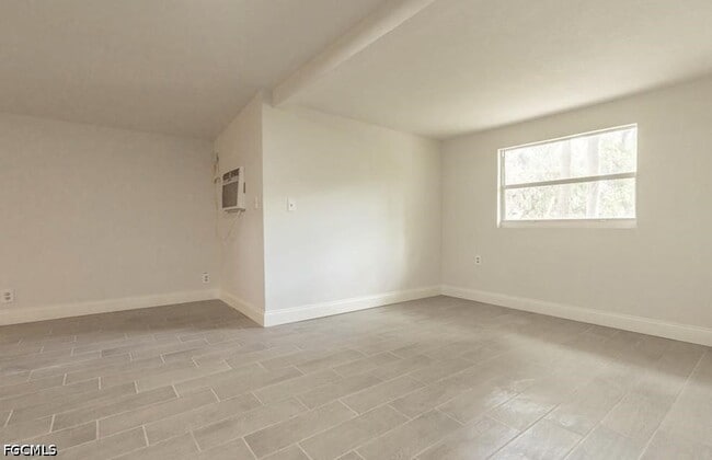 Building Photo - 215 Delray Ave