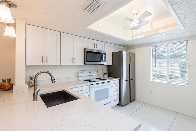 Building Photo - 210 Cypress Ct