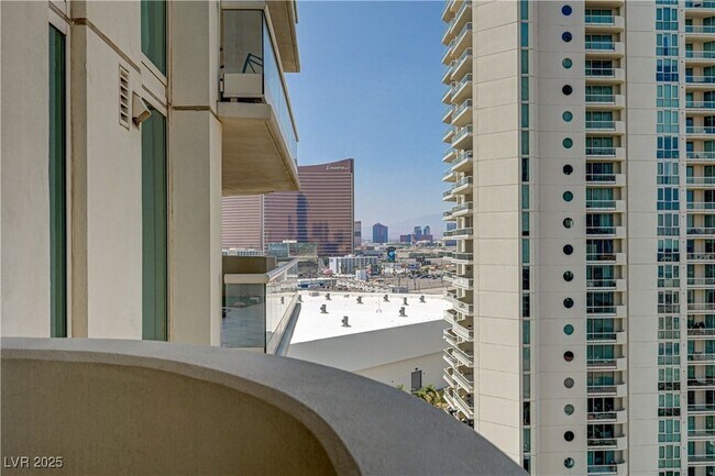 Building Photo - 2857 Paradise Rd