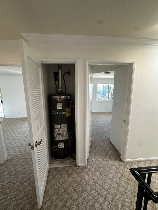 Building Photo - 4003 Sunset Dr
