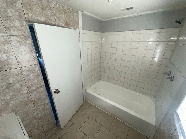 Building Photo - 412 N 8th St